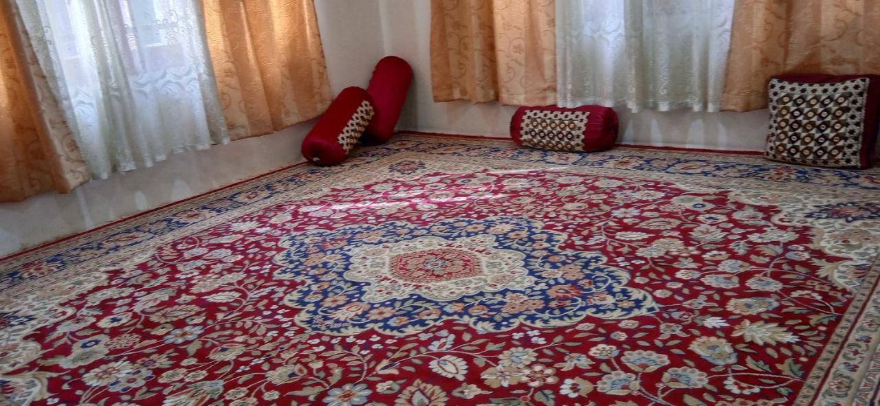 Bed and Breakfast Mir Manzil Сринагар Экстерьер фото