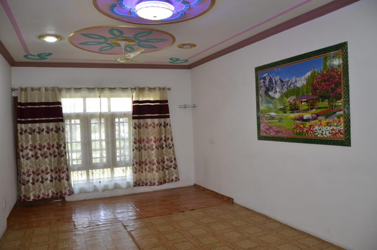 Bed and Breakfast Mir Manzil Сринагар Экстерьер фото