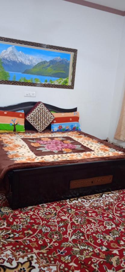 Bed and Breakfast Mir Manzil Сринагар Экстерьер фото