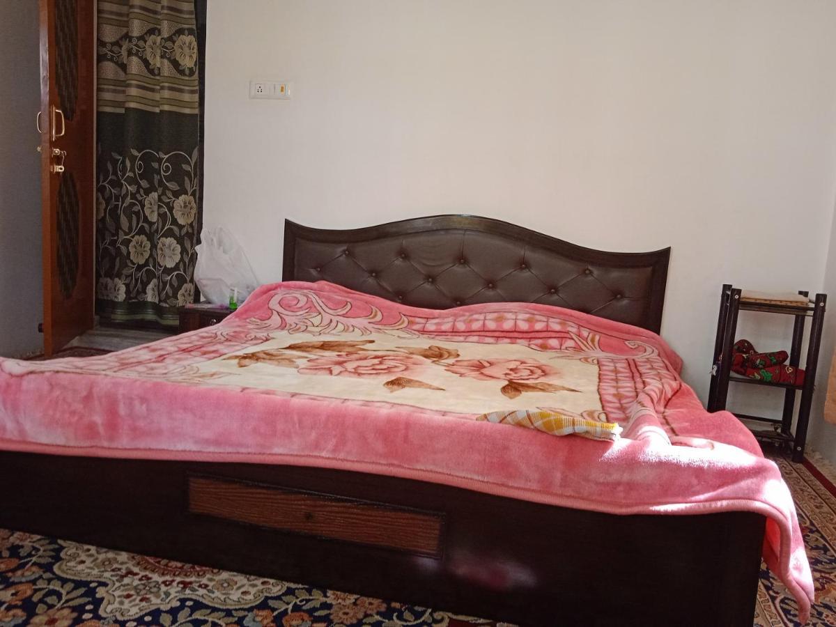 Bed and Breakfast Mir Manzil Сринагар Экстерьер фото