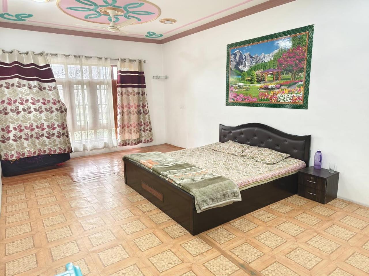 Bed and Breakfast Mir Manzil Сринагар Экстерьер фото