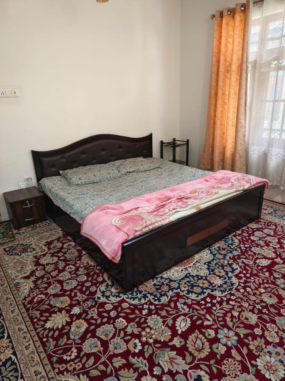 Bed and Breakfast Mir Manzil Сринагар Экстерьер фото